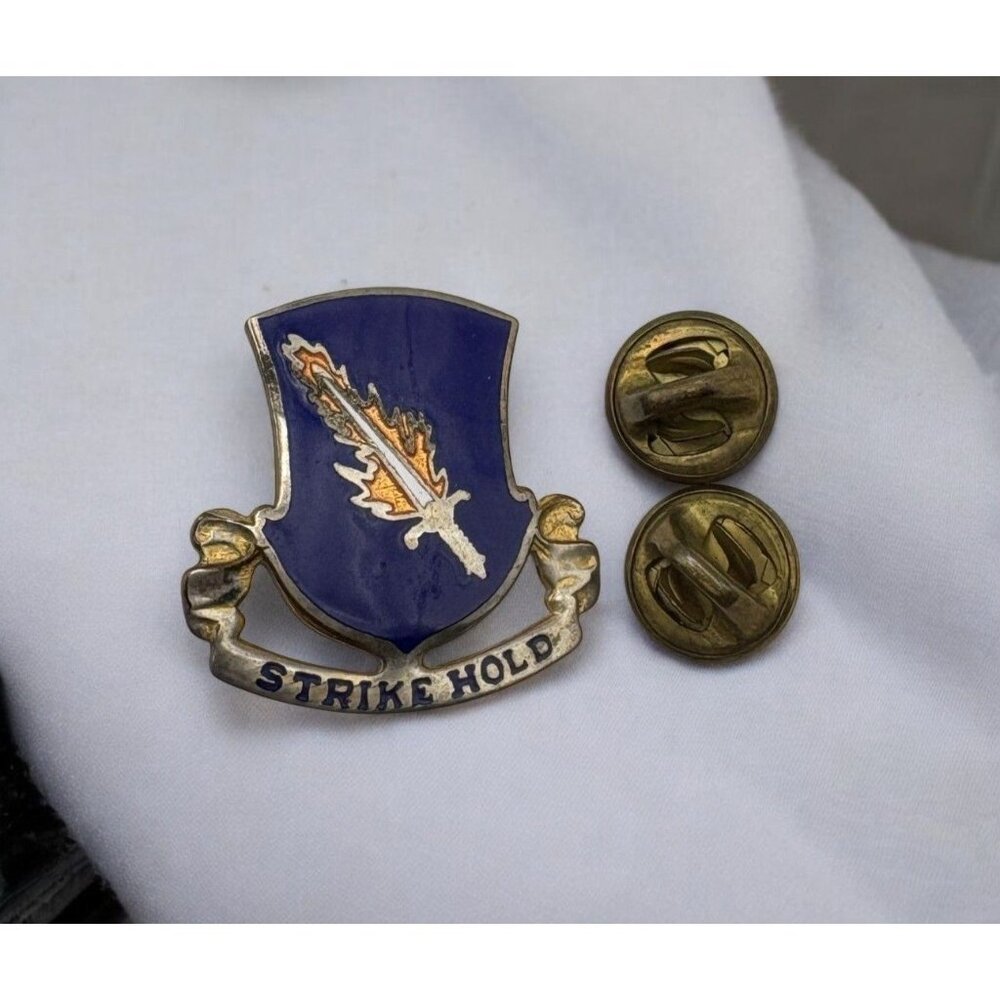 1960s Strike Hold Crest 504th PIR Parachute Infantry US Army Hat Lapel Pin